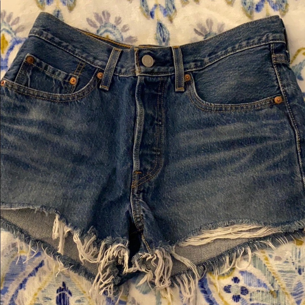 AUTHENTIC LEVIS DEEP BLUE SHORTS
